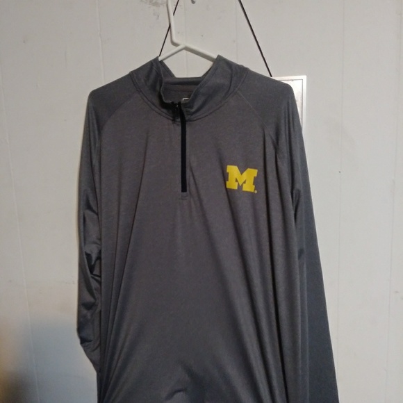 U of M pullover - Picture 1 of 2